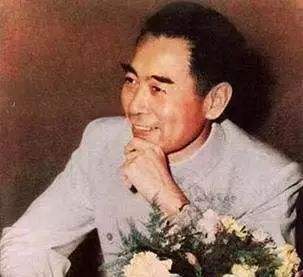  文献片《周恩来》